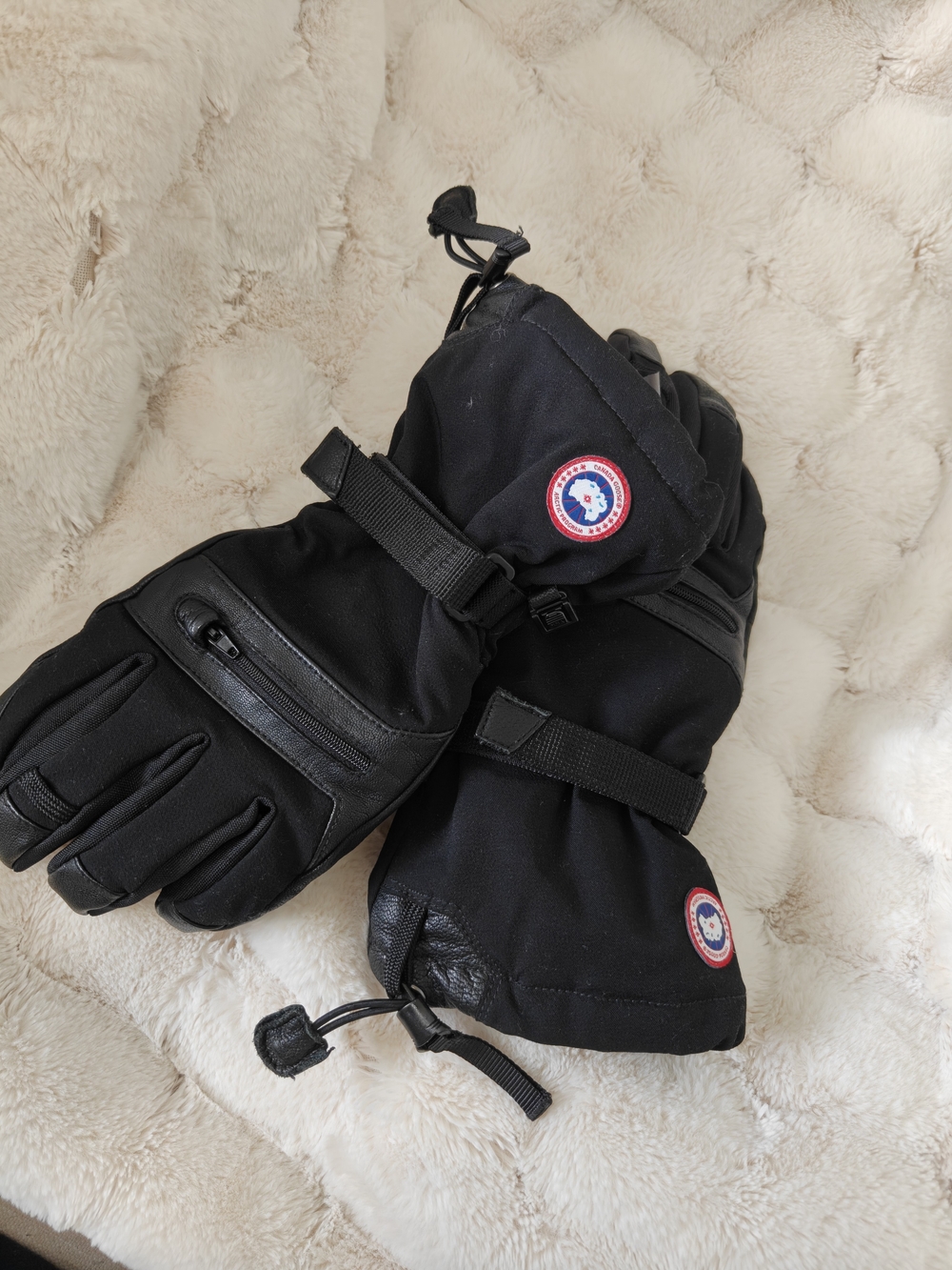 Canada Goose Black Men's Cold-Weather Ski Gloves with Wrist Straps